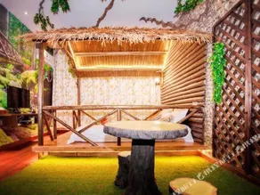 Rulian Time Theme Coffee Hostel - Image 2