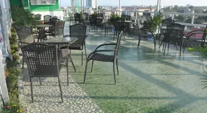 Rose Hotel - Image 5