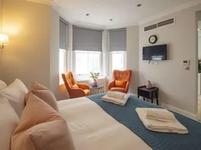 High Street Kensington by Viridian Apartments - Image 3