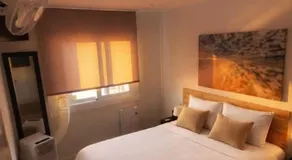 LINOLEUM Room with Host - Image 2