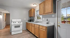Serenity Home Free Parking & Wine - Image 3