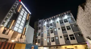 preferred hotel and restaurant - Image 5