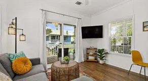 Treetop Cottage - 3 blocks from Historic District - Image 2