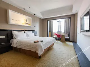 Man buGarden Hotel - Image 2