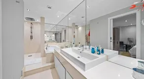 3 Bed City Centre House Sleeps 6 - Parking Wifi - Image 2