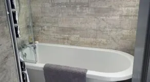 Frankie's Holiday Lodge - Image 4