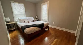 Roomy single bedroom with a huge back yard - Image 2