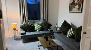 Parking - Sleep 3 - 1 Bedroom - Easy Access - Image 3