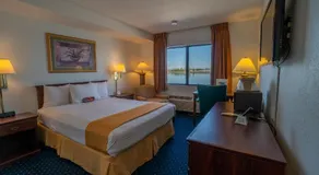 Clover Island Inn - Image 2
