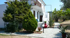 Liossis Rooms & Apartments - Image 4