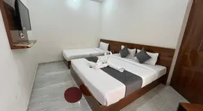 Hotel welcome & restaurant - Image 3