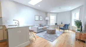 Airy and Bright 1BR Newbury St - Image 2