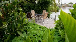 spacious holiday home with private jetty - Image 5