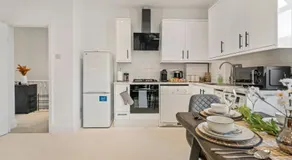 London Wembley Luxury Stay 2BR Apartment next to stadium with Free Parking - Image 2