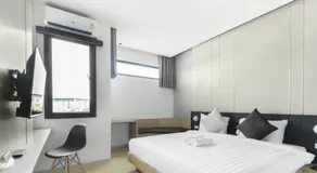 B48 Hotel - Image 2
