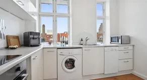 City center apartment w/ large private balcony - Image 5