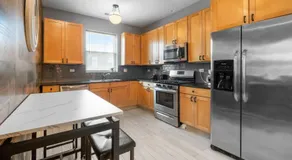Kenwood Apartments, Downtown Hyde Park - Image 5