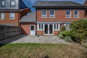 Family & Contractor Friendly 3 bed house Sleeps 8 in Maidenhead - Image 4