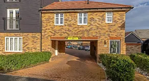 Stylish & Peaceful Bedford Apartment, FREE PARKING, Near M1 Motorway, LUXURY Condition Throughout, Sleeps 5 Guests - Image 3