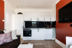 Hyde Park Designer Serviced Apartments with A/C - Image 3