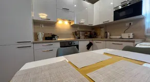 COZY apartment in GREAT location - Image 3