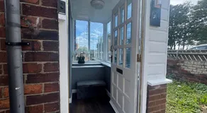 Apt-Sleeps 6-Parking-Ideal for Contractors-Garden - Image 4