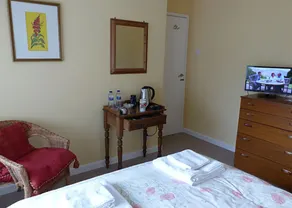 A. B&B - Glastonbury - Image 4
