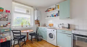 Characterful 1 Bedroom Flat Close to DLR - Image 5