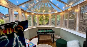 Sleeps 8-10 Cotswold Home with Hot Tub & Parking - Image 4