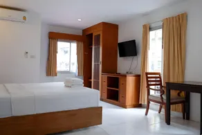 18 Coins Budget Hotel - Image 2