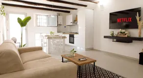 Suite tra Travi Antiche & Idromassaggio - Lusso Moderno nel Cuore di Terracina - 10' dal Mare - Wifi - Image 2