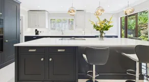 3 beds Luxury Family Home with Self-Check in & Direct Train to London - Image 4