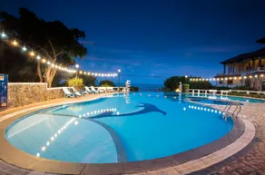 Beachfront Hotel - Image 4