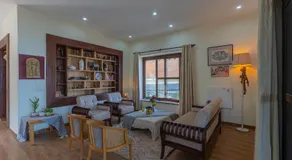 SnowPeak Villa 3-BHK Pet-friendly Hideaway with Hill Views - Image 3