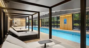 Stylish Melbourne CBD Luxury 2 Bedroom Apartment Near Albert Park Lake with Free Parking, Pool, Gym and Sauna - Image 3