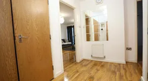 Bridge House Apartment - Image 4