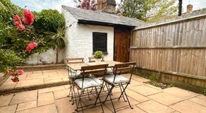 BEAUTIFUL WINDSOR COTTAGE, AMAZING LOCATION, The Castle, Ascot, Legoland, Free Parking Super Close - Image 4