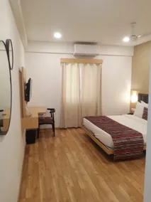 Economic AC room in 2 star hotel with breakfast - Image 5