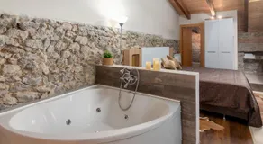 Estudio Sonido y Jacuzzi - Image 3