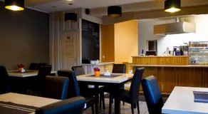 OXCafe Hostel - Image 2