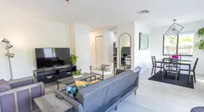 Centrally Located Modern 2bdr Home w Fast WiFi & Parking - Image 2