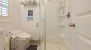 1000#3 Renovated Home by Beach & Sand - AC & More! - Image 2