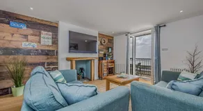 Tasteful, Seafront Family Flat - Pass the Keys - Image 3