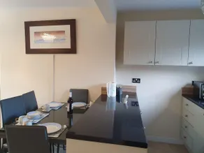 Five Star Serviced Homes- Wi-Fi, parking, office - Image 4