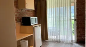 Gloucester Country Lodge Motel - Image 4