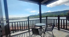 Newly Renovated Studio w Seaview Balcony - Image 3