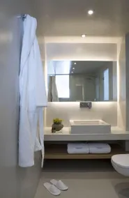 May Seven Suites Hotel - Image 2