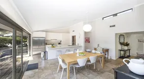 Tonic Guesthouse On Cornelian - Image 3