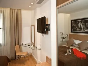 Chic Hotel - Image 2