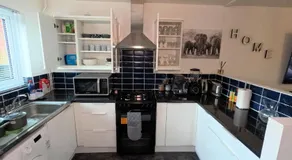 Milton Keynes Luxury Short Stay House with WIFI and Free Parking - Image 4